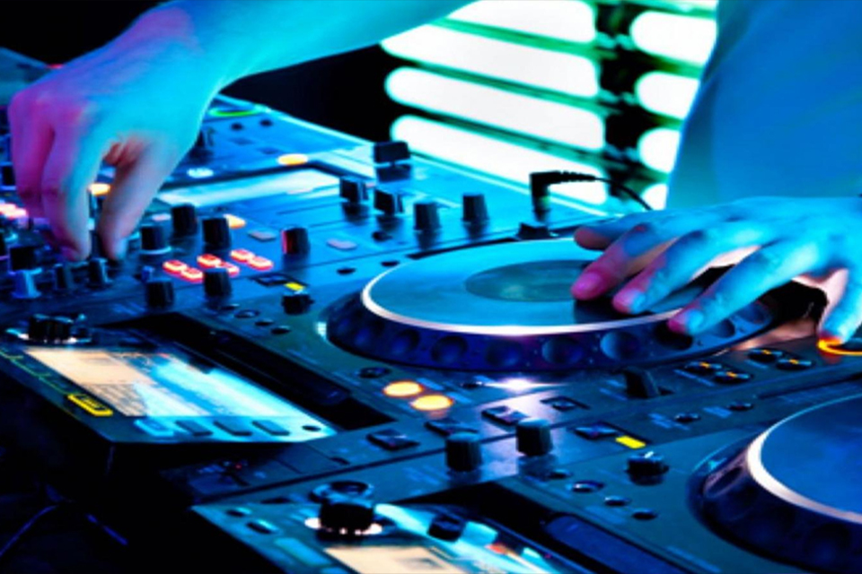 Imagem de: Gadget permite que DJ toque com vinil sem utilizar agulhas