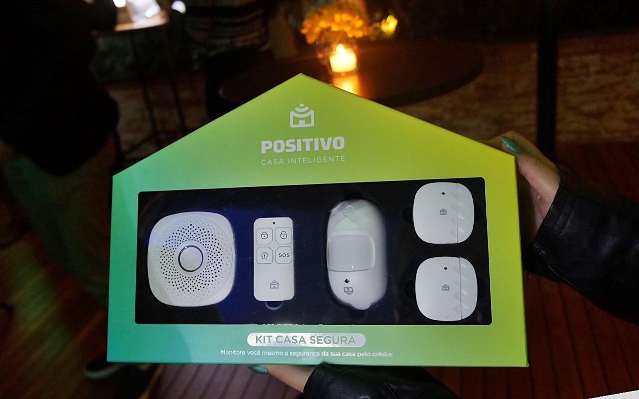 Imagem de: Conheça os kits da Positivo para deixar sua casa smart