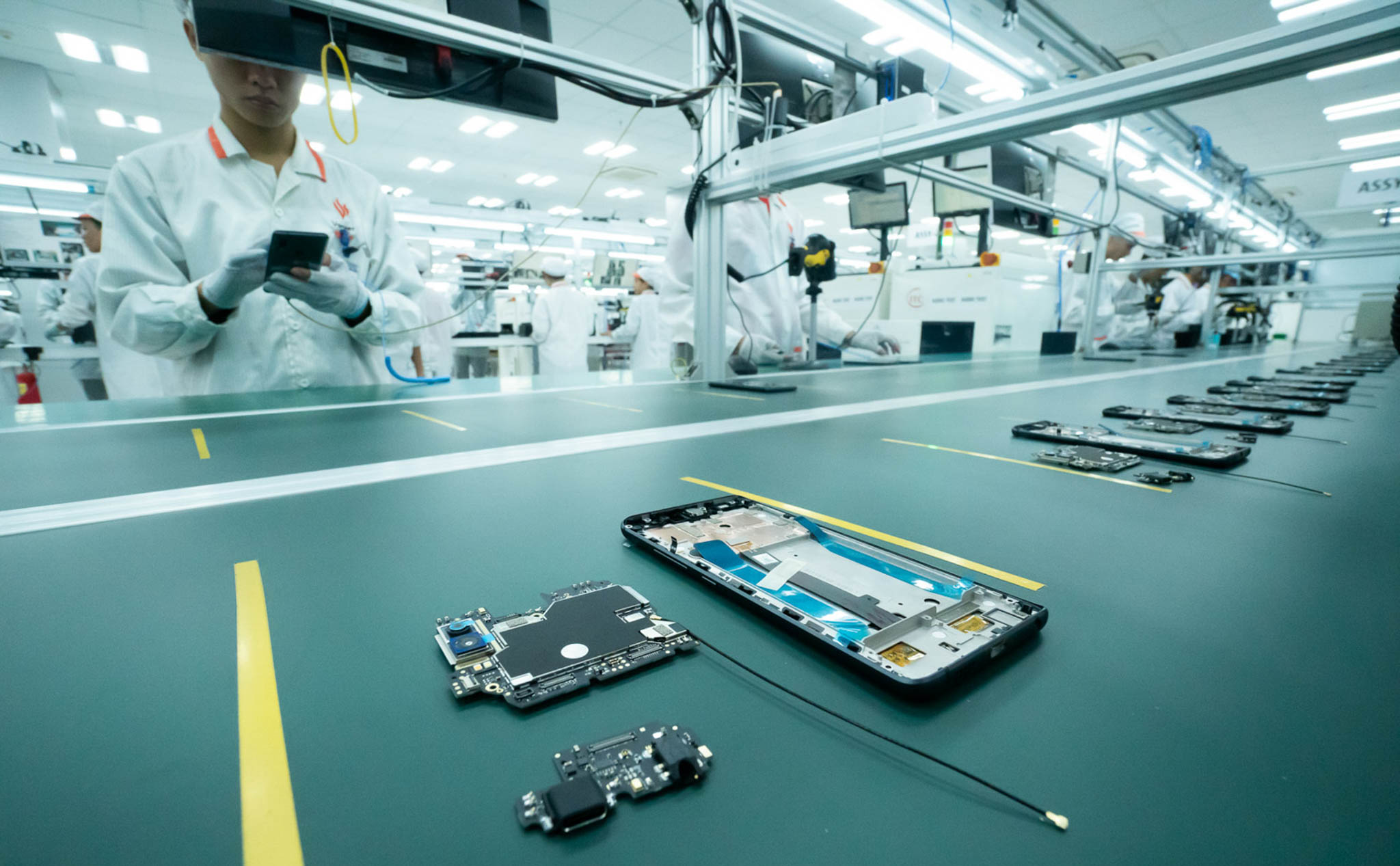 Imagem de: Samsung e Motorola suspendem fabricação de celulares no Brasil