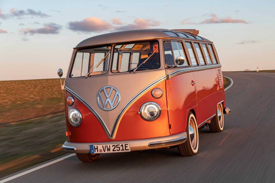 Imagem de: VW revela “Kombi elétrica”; conheça a e-Bulli Electrified