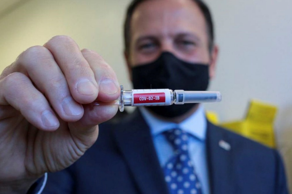 Imagem de: Anvisa autoriza compra de 6 milhões de doses da vacina CoronaVac