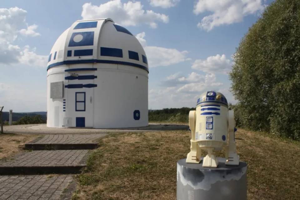 Imagem de: Star Wars: professor transforma observatório em um R2-D2