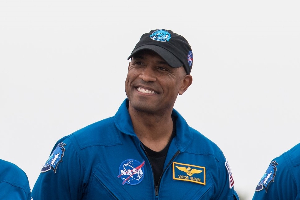 Imagem de: 1º astronauta negro a morar na ISS viraliza com vídeo da Terra