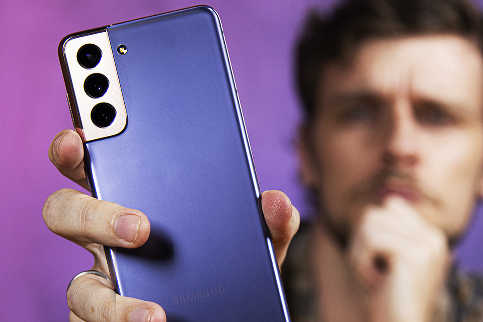 Imagem de: Review Samsung Galaxy S21: somos otários?
