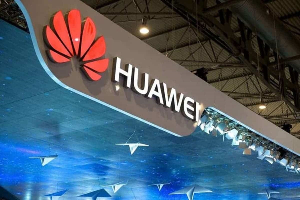 Imagem de: Huawei deixará de vender celulares com carregadores na caixa