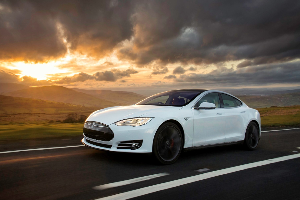 Imagem de: Tesla vai pagar US$ 1,5 milhão de indenização a donos do Model S