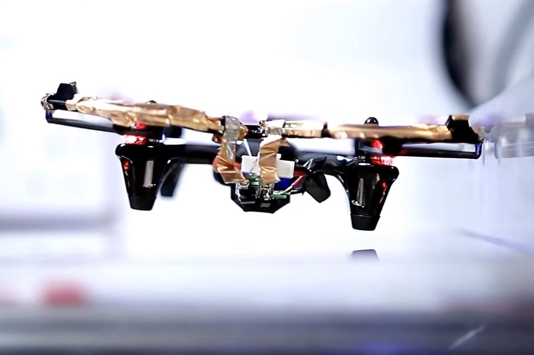 Imagem de Conheça o primeiro drone que voa sem bateria no tecmundo