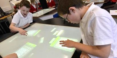 Imagem de Mesas inteligentes podem ser o futuro da educação nas salas de aula no site TecMundo