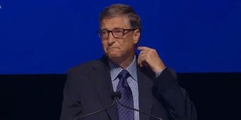 Imagem de Bill Gates segura as lágrimas ao falar sobre Steve Ballmer no site TecMundo