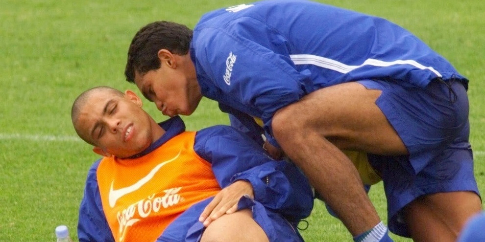 Imagem de Hinos de seleções ganham versões alternativas em meme da Copa no site TecMundo