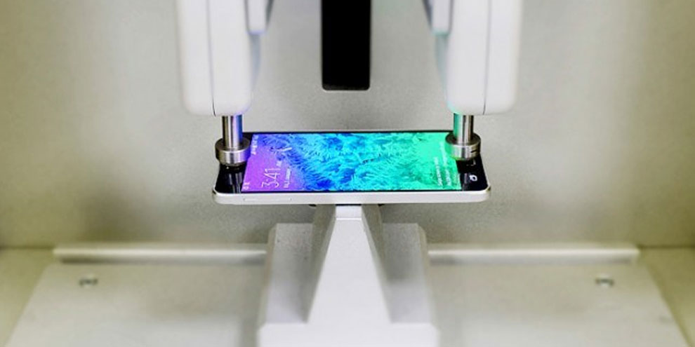 Imagem de Samsung mostra um pouco do processo de fabricação do Galaxy Alpha no site TecMundo