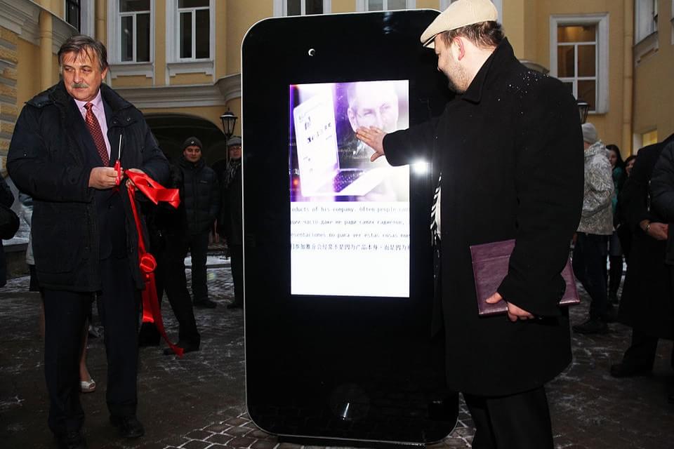 Imagem de Após Tim Cook revelar ser gay, memorial para Jobs é desmontado na Rússia no site TecMundo