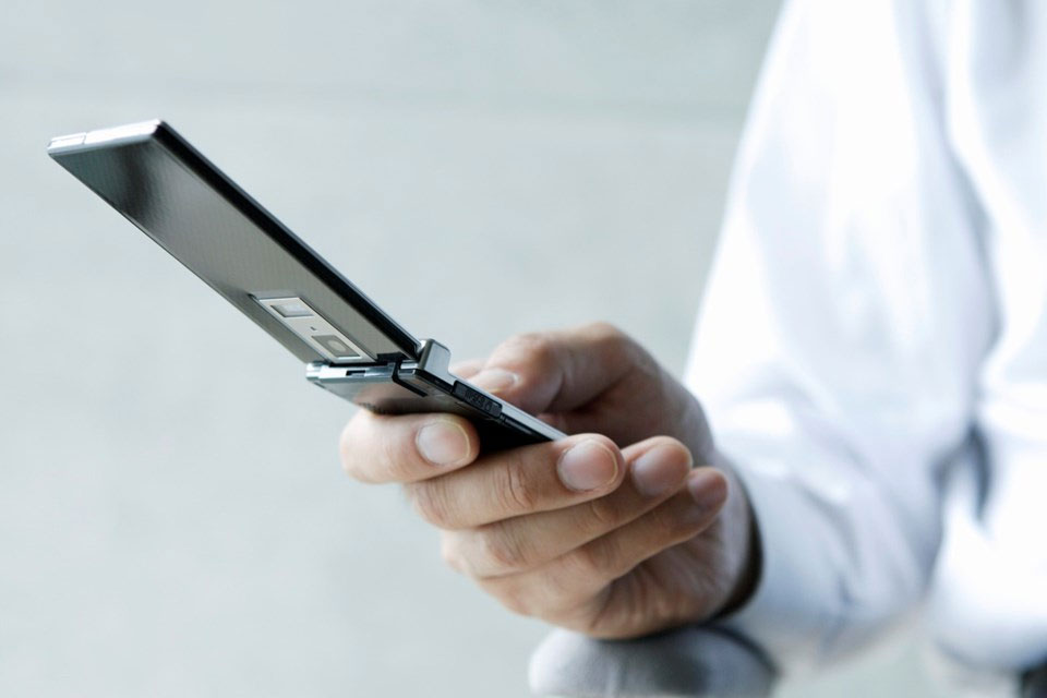 Imagem de Entenda por que os japoneses ainda amam os celulares com flip no site TecMundo
