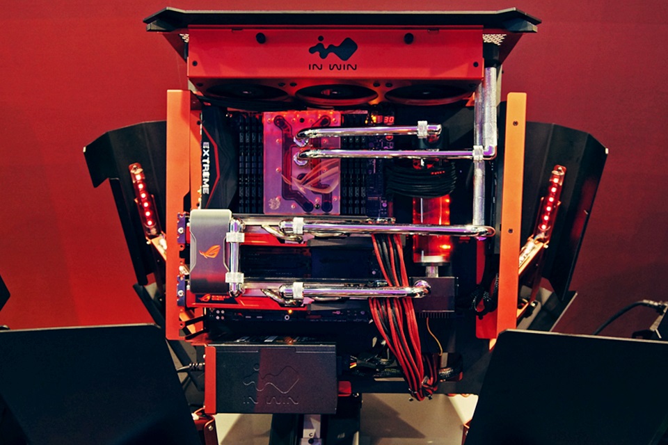 Imagem de Computex 2015: ASUS aposta em case “Transformer” que chega ainda este ano no tecmundo