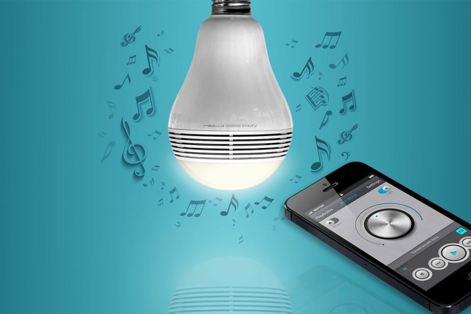 Imagem de Testamos: lâmpada com speaker MiPow Playbulb Lite no tecmundo