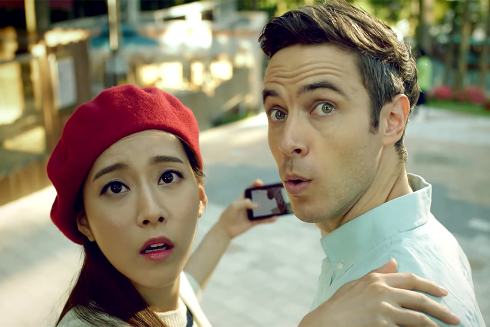 Imagem de Vídeo da LG usa humor para mostrar recursos do LG V10 com interface UX 4.0+ no tecmundo