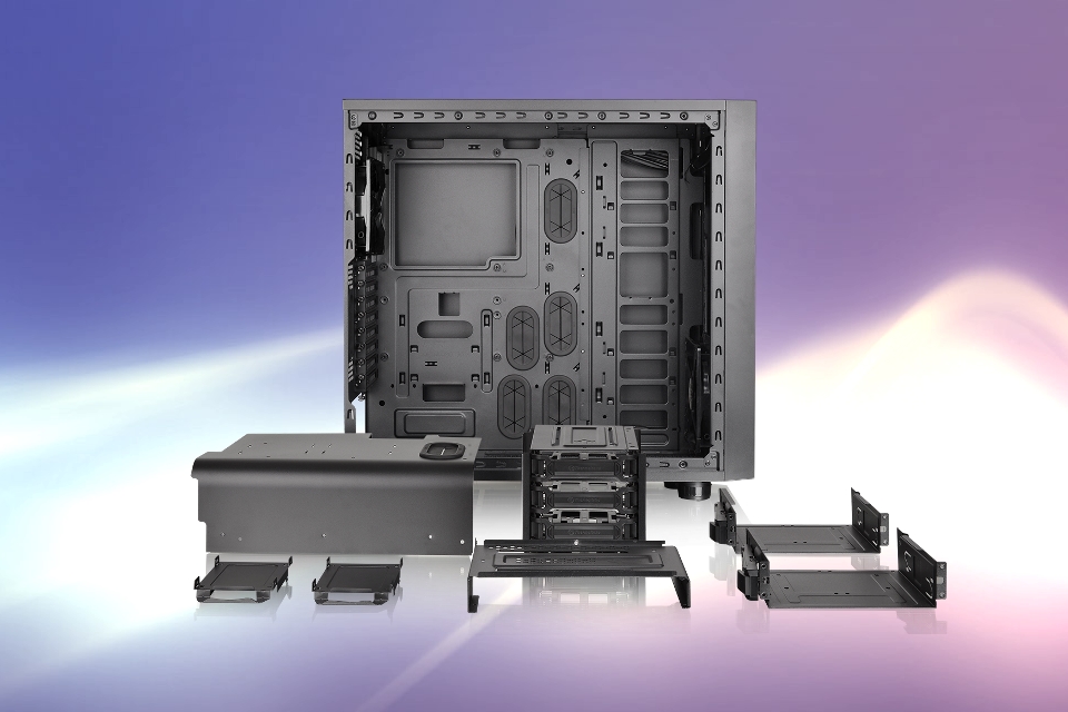 Imagem de Themaltake lança gabinetes Core X71 e Core X31 para PCs de alta performance no tecmundo