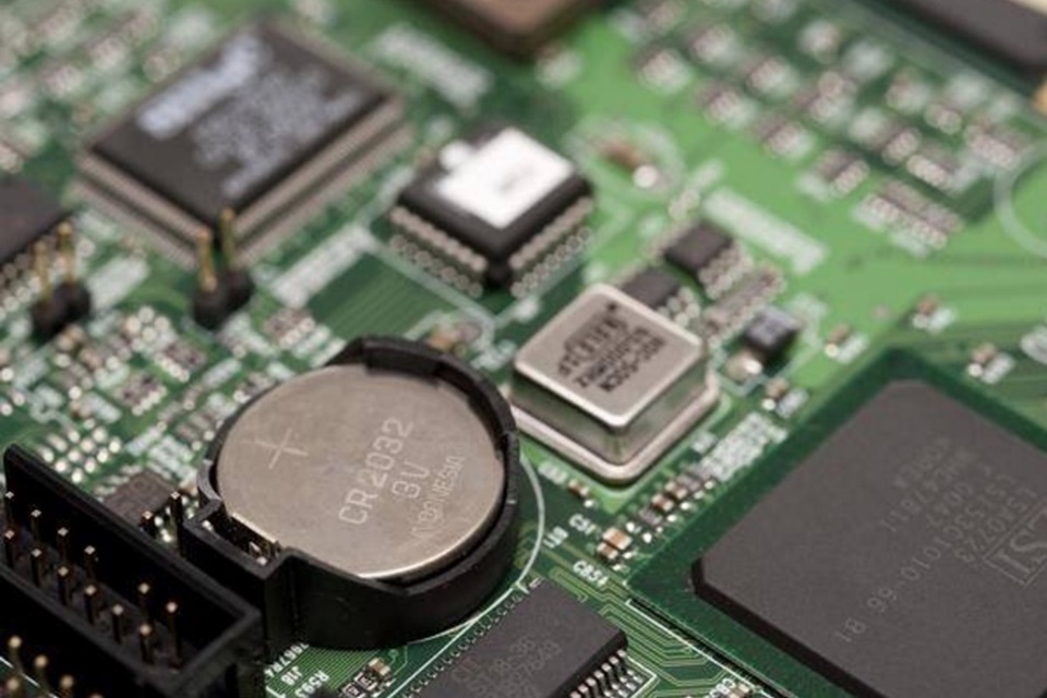 Imagem de Como saber se a bateria CMOS do seu computador está com defeito no tecmundo