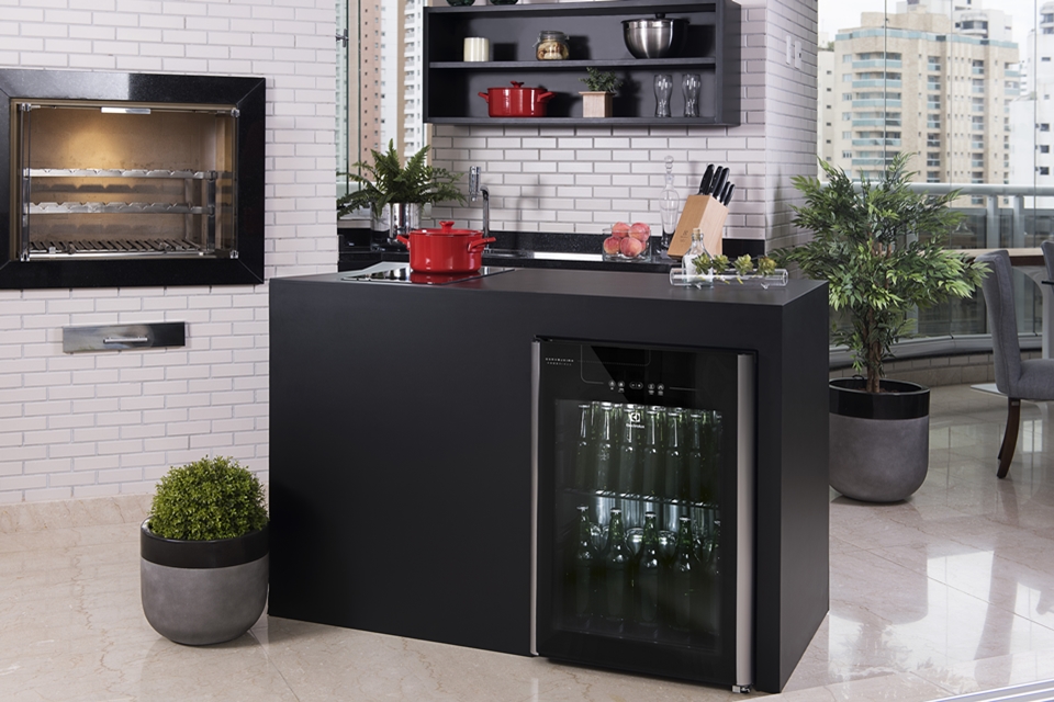Imagem de Elegante e tecnológica, nova cervejeira da Electrolux custa R$ 3 mil no tecmundo