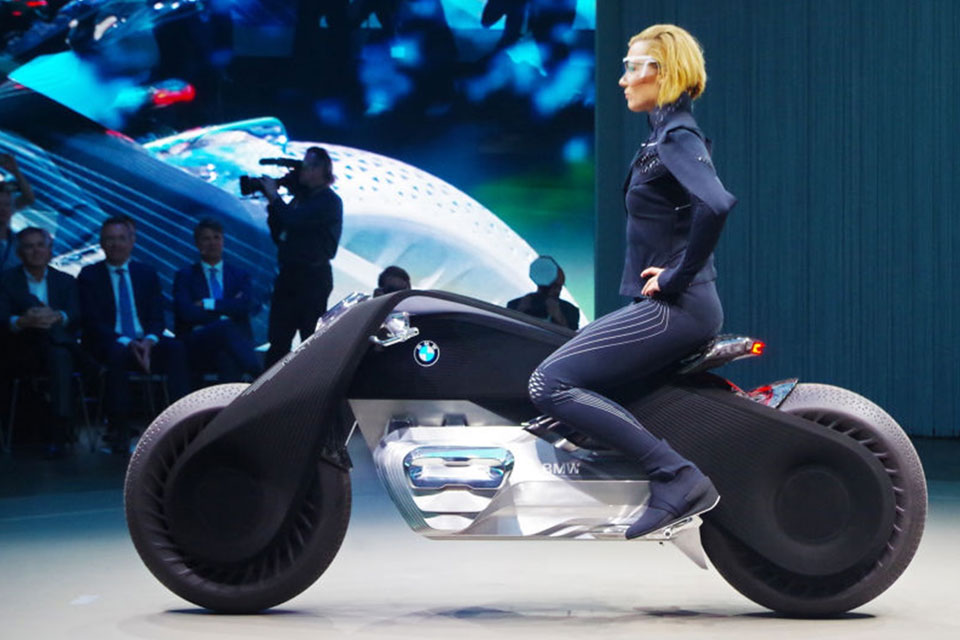 Imagem de Moto conceito da BMW é tão segura que dispensa até o uso de capacete no tecmundo
