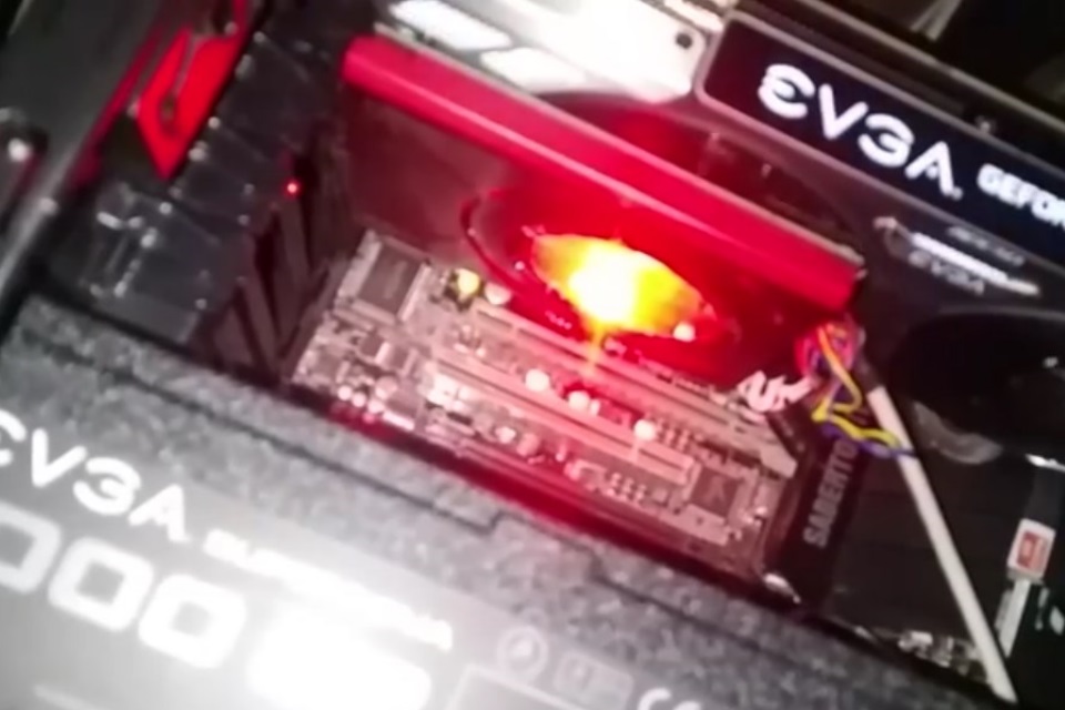 Imagem de EVGA GeForce GTX 1080 pega fogo em vídeo; fabricante já apresenta solução no tecmundo