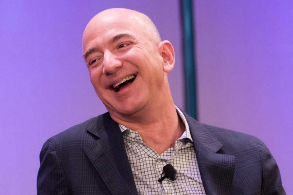 Imagem de Jeff Bezos está a "só" US$ 5 bilhões de virar o homem mais rico do mundo no tecmundo