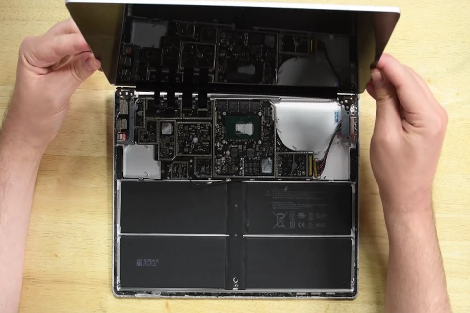 Imagem de Surface Laptop é "quase impossível de ser consertado" sem causar danos no tecmundo