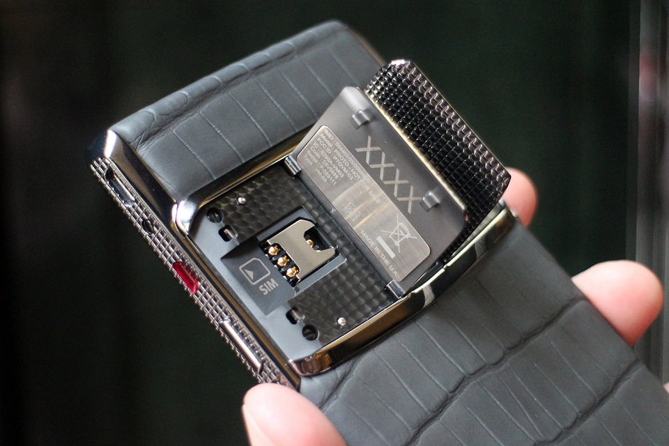 Imagem de Vertu entende que ninguém compra celular de US$ 50 mil e fecha as portas no tecmundo