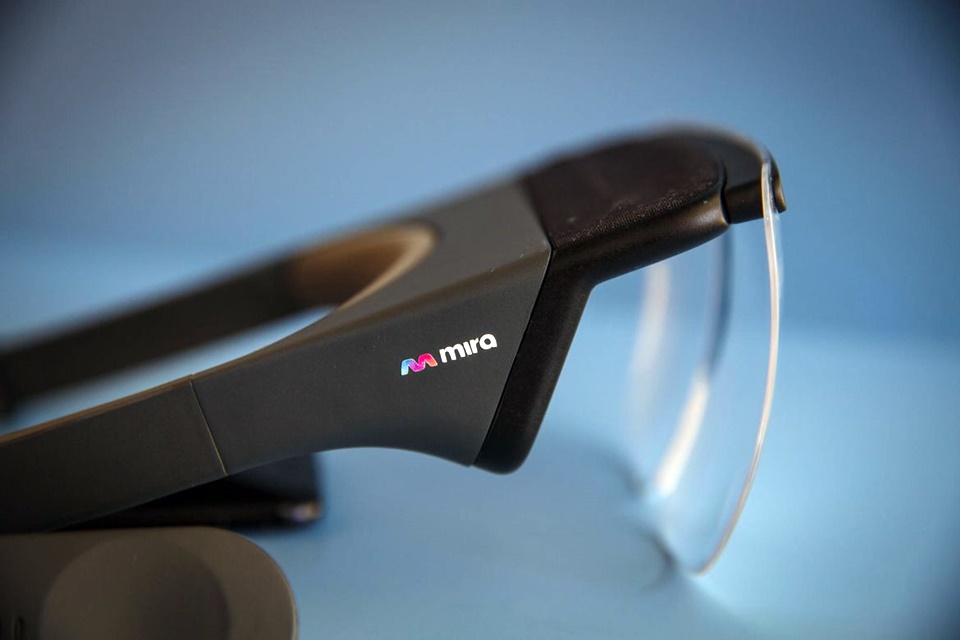 Imagem de HoloLens da Apple? Acessório de R$ 300 transforma iPhone em headset AR no tecmundo