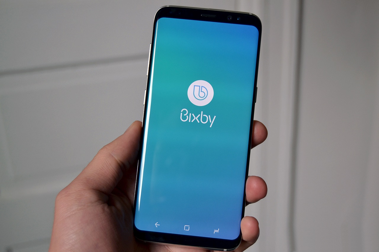 Imagem de Samsung pisa na bola com descrições sexistas para vozes da Bixby no tecmundo