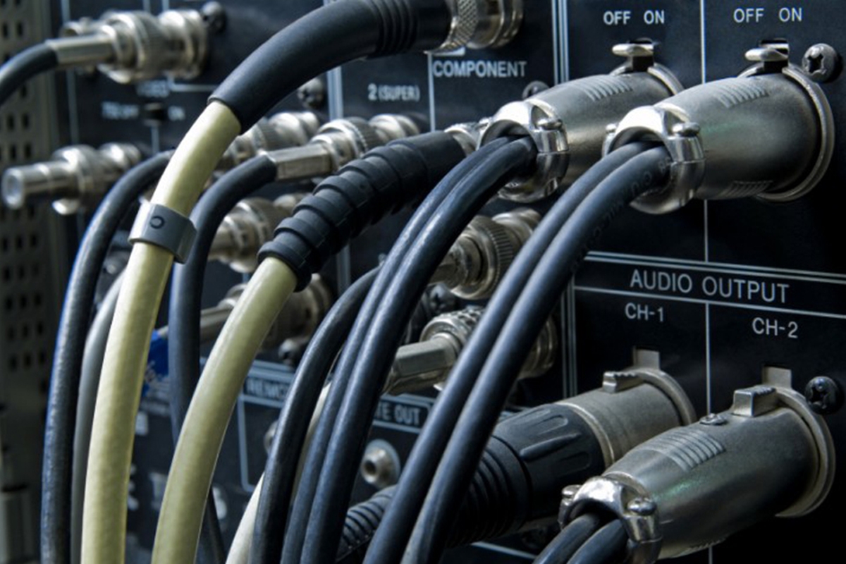 Imagem de Confira algumas dicas de como organizar os seus cabos e fios no tecmundo
