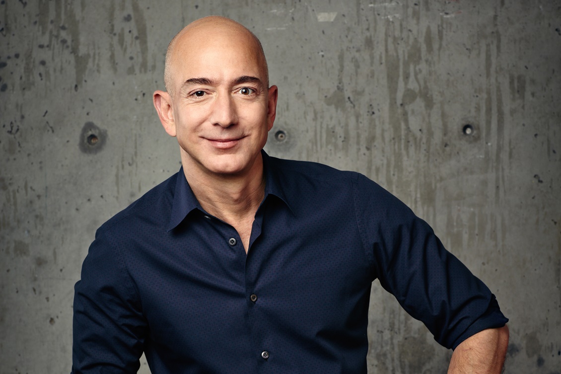 Imagem de Jeff Bezos, fundador da Amazon, se torna a pessoa mais rica do mundo no tecmundo