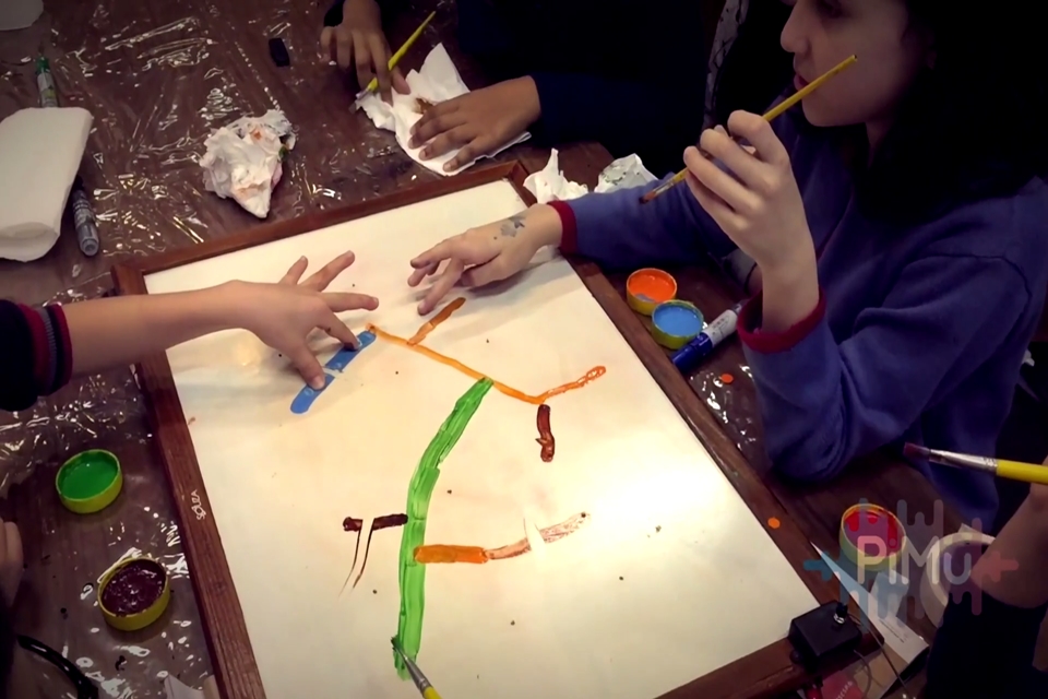 Imagem de Brasileiro cria lousa musical que executa sons através de pinturas no tecmundo