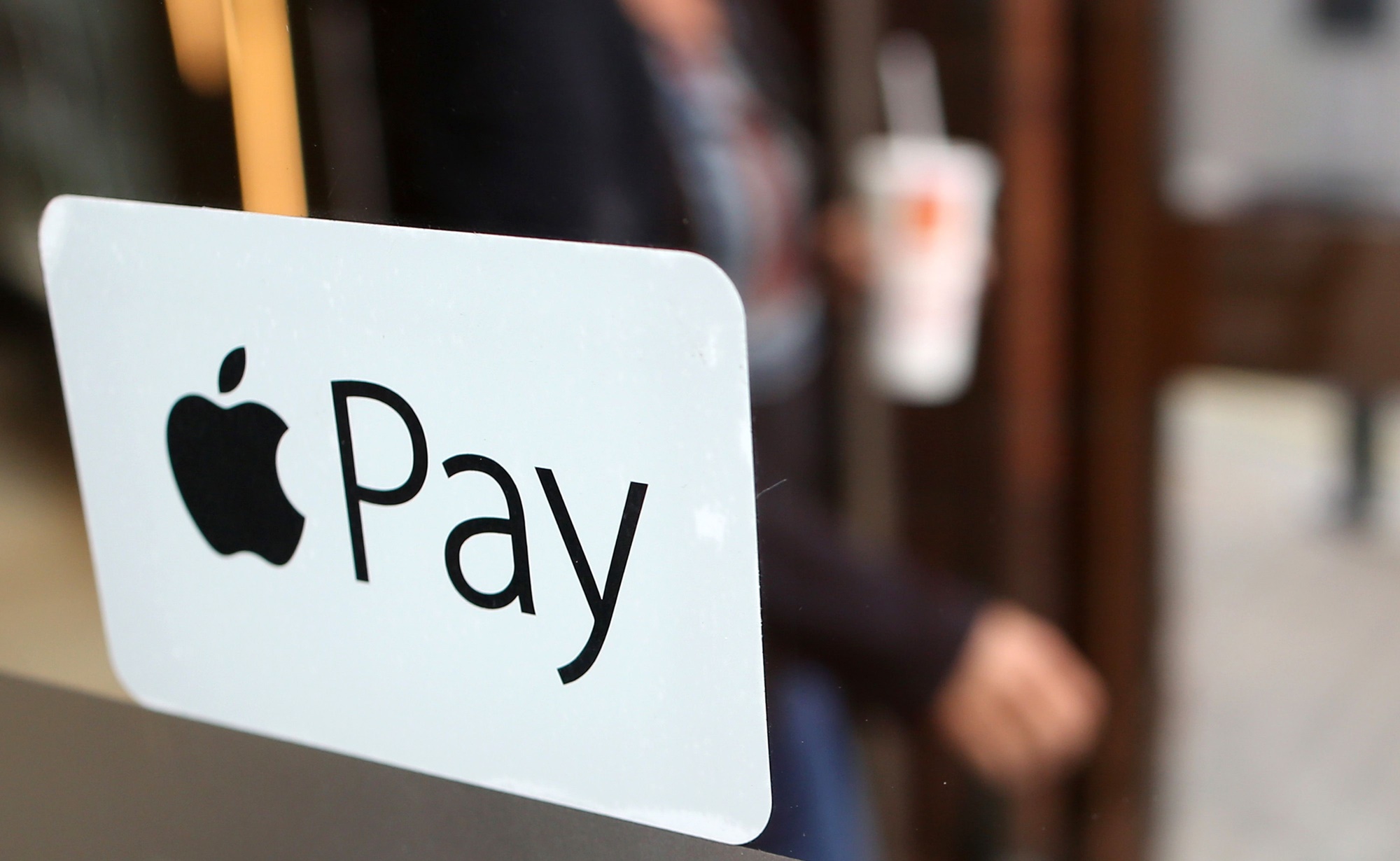 Imagem de Apple está tirando suporte do Apple Pay para sites de grupos de ódio no tecmundo