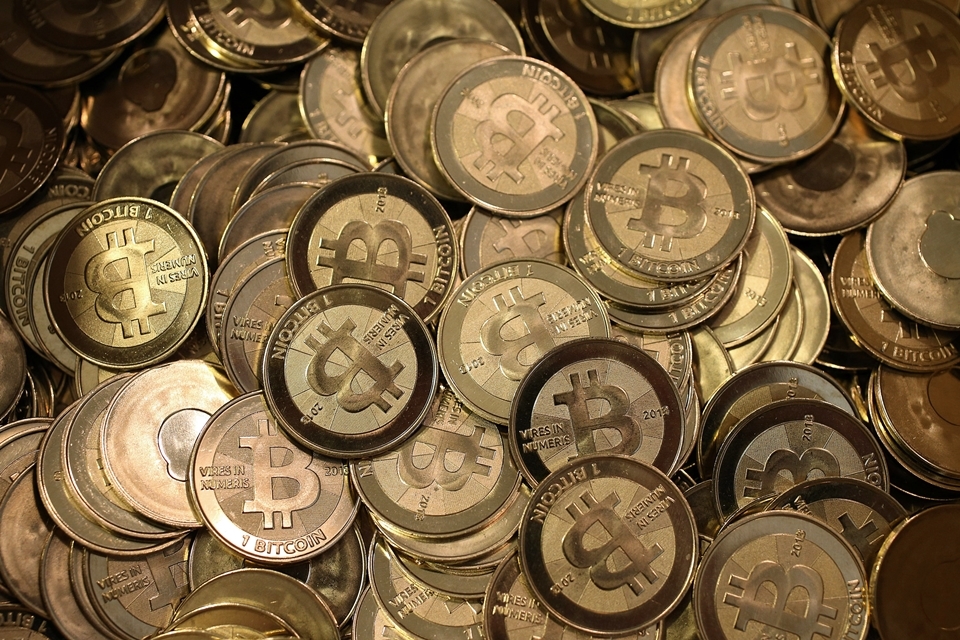 Bitcoin bate novos recordes a cada dia e já vale quase US$ 4,5 mil 17205727315293