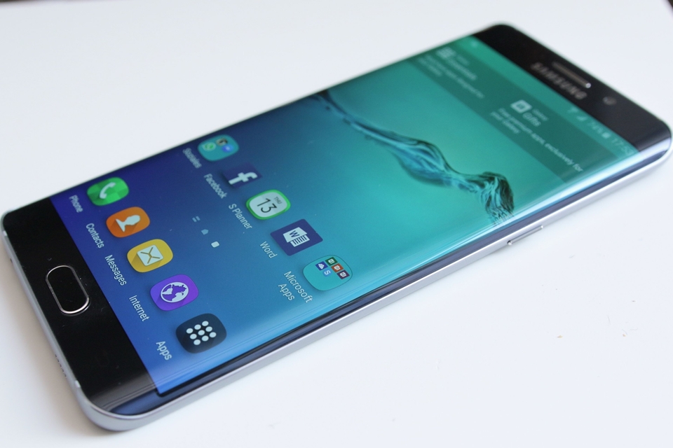 Imagem de Galaxy S9 pode ter acessórios magnéticos iguais aos Moto Snaps no tecmundo