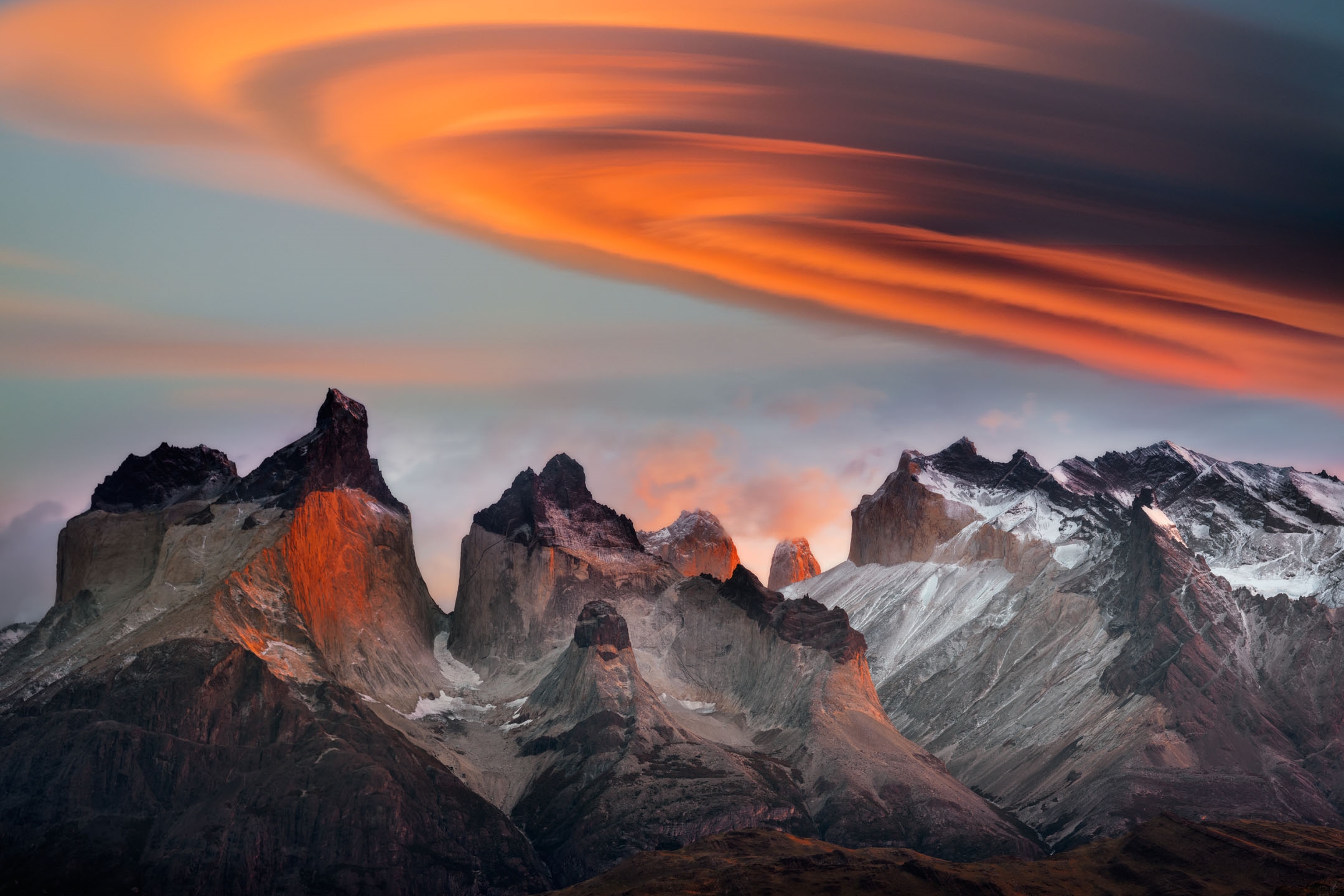 Imagem de Mude o fundo do seu celular com os wallpapers do Essential e do Nokia 8 no tecmundo