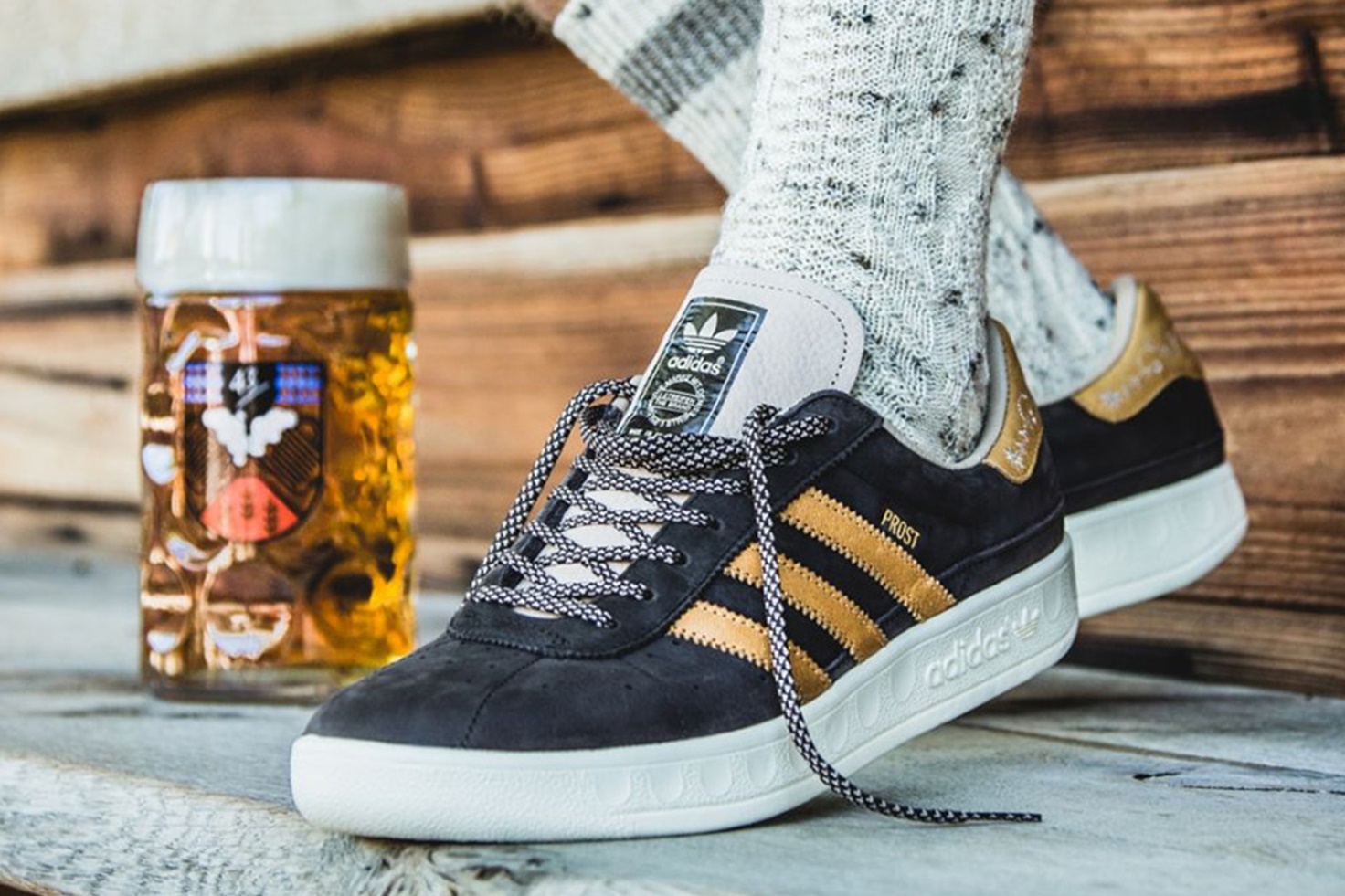 Imagem de Adidas lança tênis à prova de cerveja e vômito para Oktoberfest no tecmundo