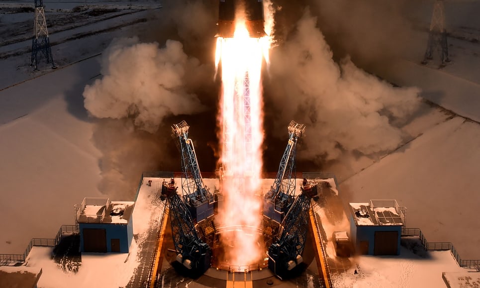 Rússia erra centro de lançamento e perde satélite de US$ 45 milhões Foguete-soyuz-carregando-28163744844040