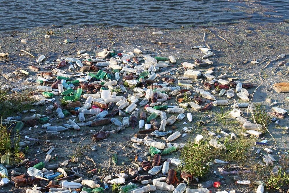 lixo plástico marinho
