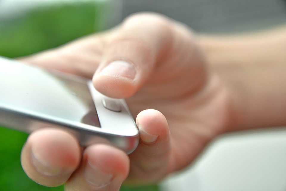Imagem de Polícia nos EUA invadiu velório para destravar celular com o dedo do morto no tecmundo