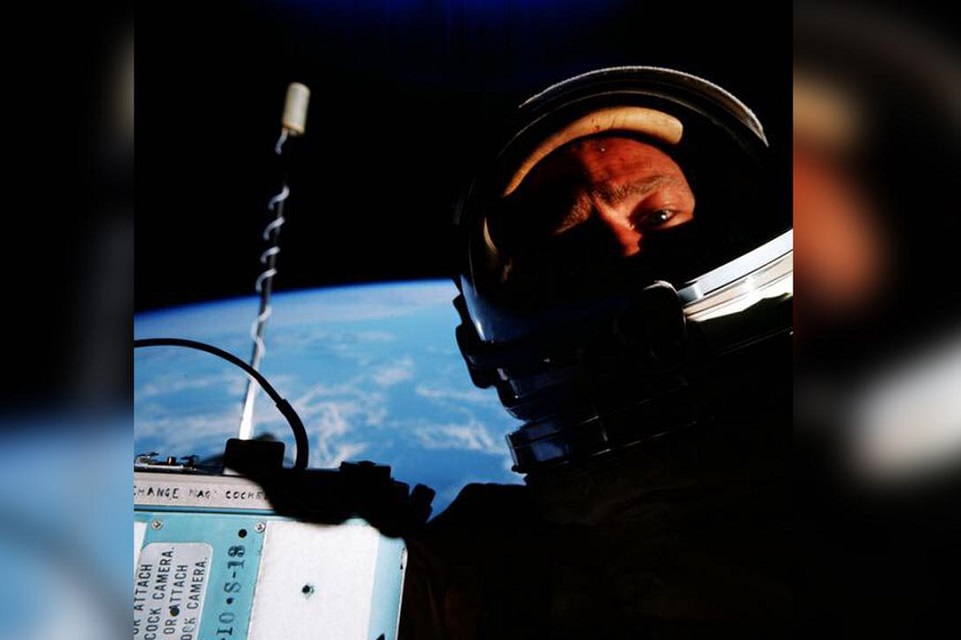 Imagem de Buzz Aldrin lembra que foi o primeiro a capturar selfie no espaço no tecmundo