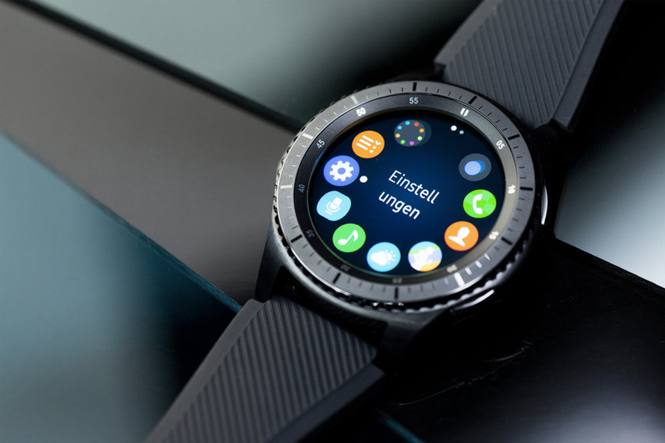 Imagem de Smartwatch Gear, da Samsung, pode ser rebatizado como Galaxy Watch no tecmundo
