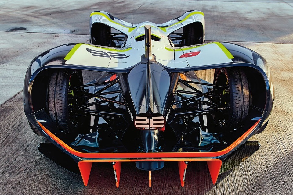 Imagem de Primeiro carro de corrida autônomo completa pista histórica na Inglaterra no tecmundo