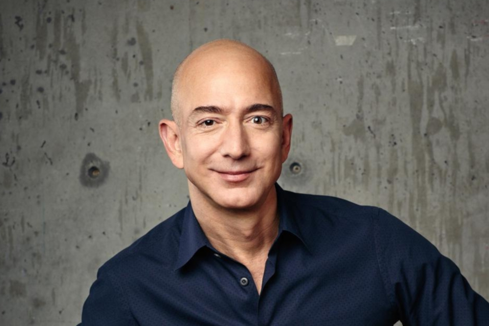 Imagem de 12 curiosidades sobre Jeff Bezos, dono da Amazon e homem mais rico do mundo no tecmundo