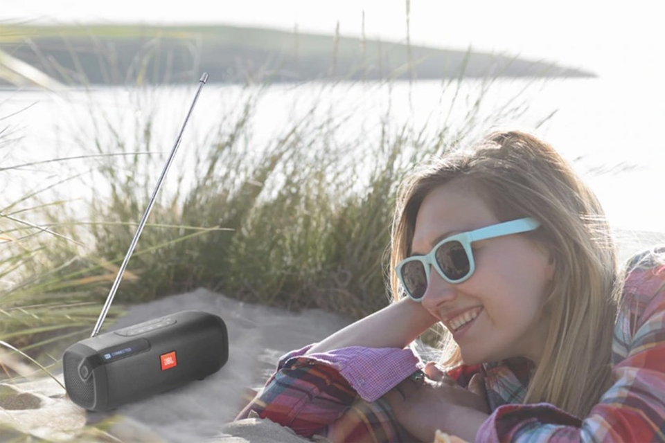 Imagem de JBL lança rádio portátil com Bluetooth para atender os millennials no tecmundo