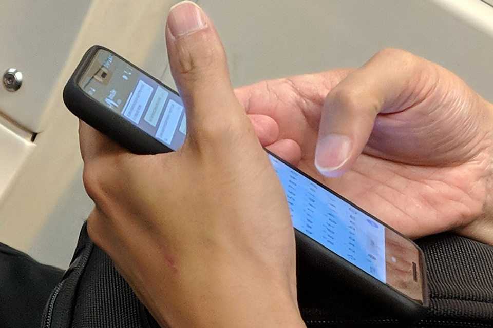 Imagem de Suposto Pixel 3 XL é fotografado em bonde no Canadá no tecmundo