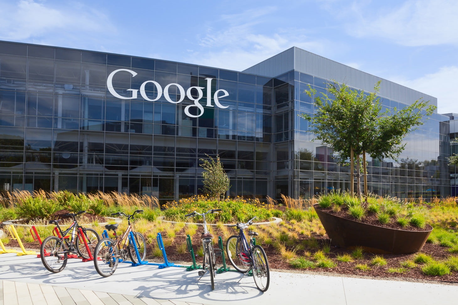 Imagem de Autodidata? Tudo bem! Google e Apple não exigem mais diploma para contratar no tecmundo
