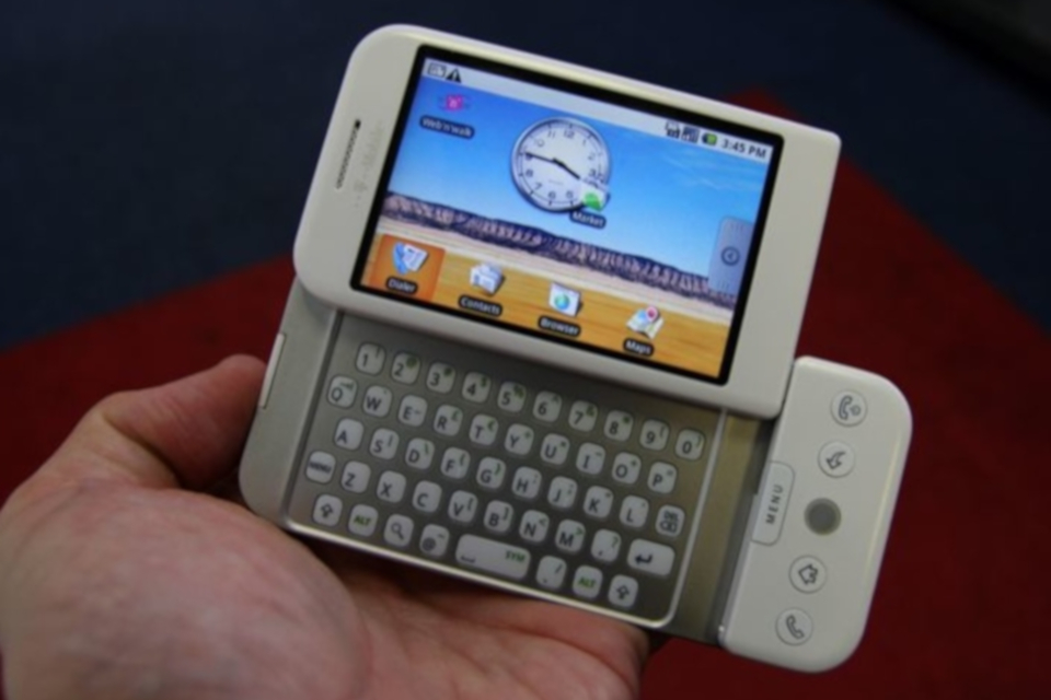 Imagem de Primeiro celular com Android faz 10 anos e mostra como o sistema evoluiu no tecmundo