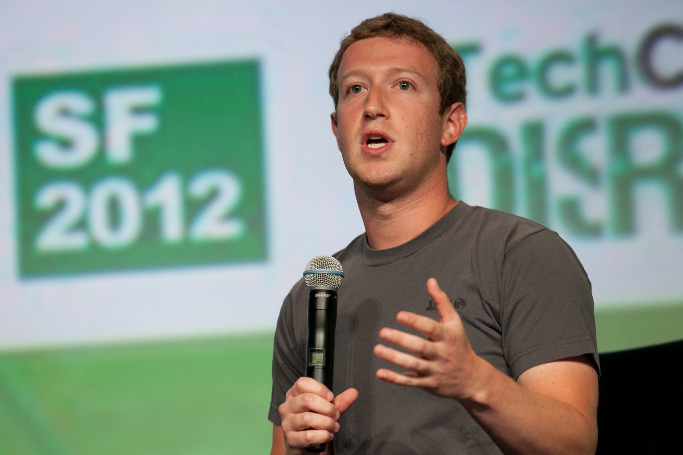 Imagem de Investidores do Facebook não querem mais Zuckerberg como presidente no tecmundo